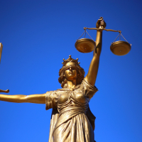 Pluralismo jurídico en el Derecho Privado y Público como exigenciade la complejidad humana